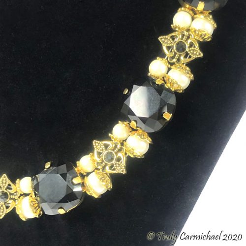 Antique Gold with jet square stones 16-18" - Image 2