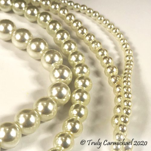Glass pearl beads