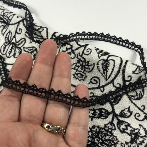 Fine black lace (10y)